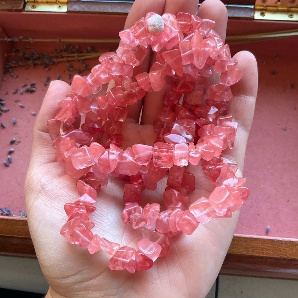 🌹 Rose Quartz Chip Necklace - Picture 2 of 4